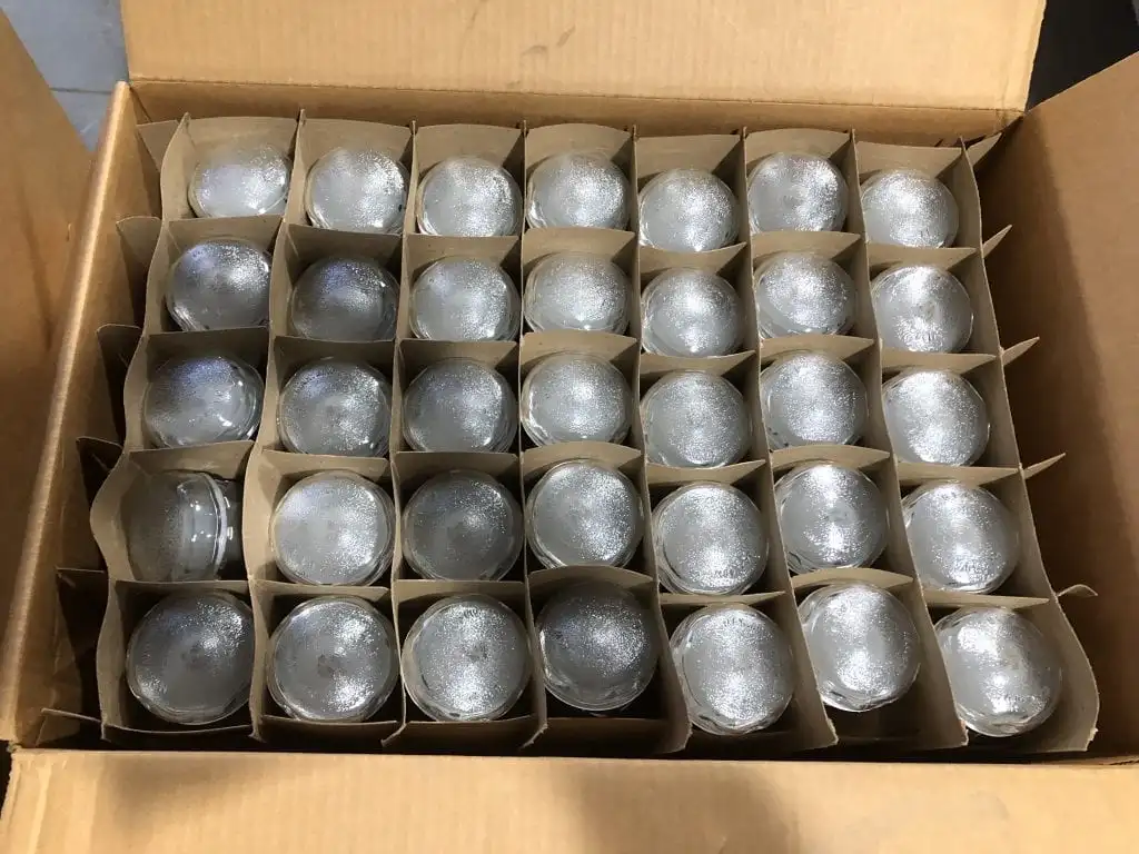 SYLVANIA 79326 40W  Reflector Flood Light Bulb w/ 79326 Light Socket -NIB of 35
