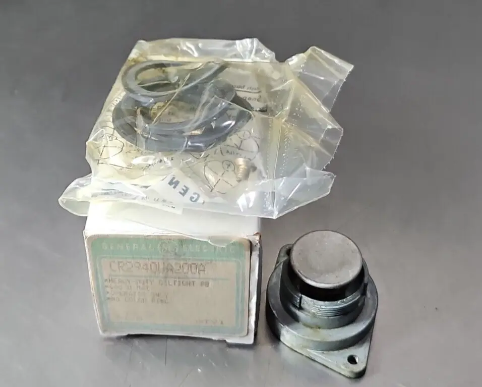 GE CR2940UA200A OILTIGHT PUSHBUTTON. Loc4E17