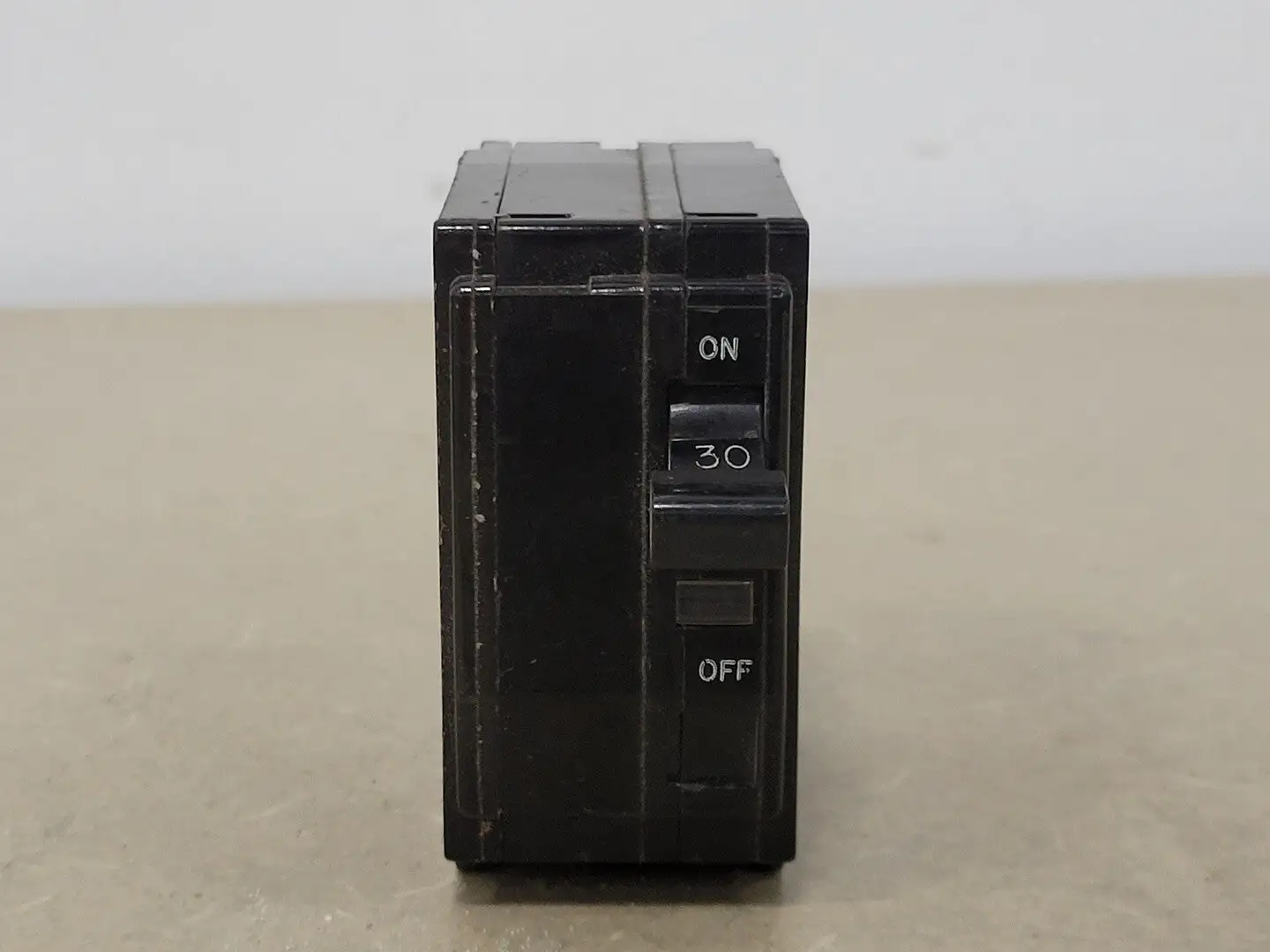 USED SQUARE D QO230