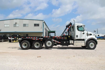 New | in-Stock 2027 WESTERN STAR 47X Hooklifts & Roll-Offs Texas US | Roll Off Truck World #1492010
