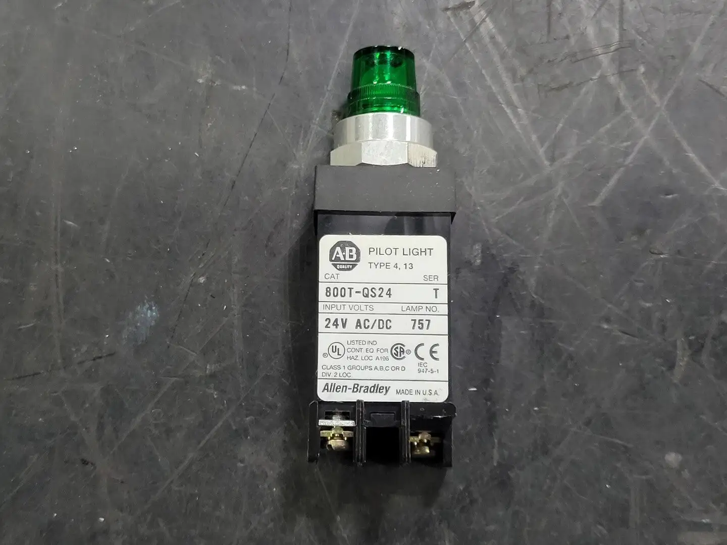 USED ALLEN-BRADLEY 800T-QS24