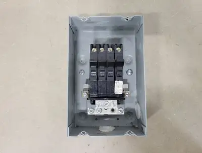 4 x 15 Amp, 1 Pole, 120/240 volts Circuit Breaker w/ Enclosure