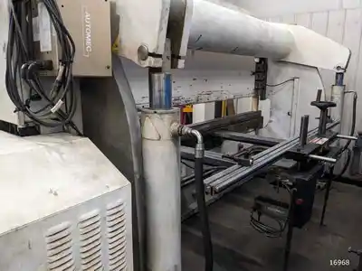 USED 1997 ACCURPRESS 717512