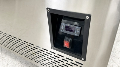 171-0352 4 Sided Glass Self Contained Freezer
