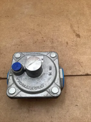 Maxitrol RV48L Gas Pressure Regulator 1/2” PSIG 3-6”