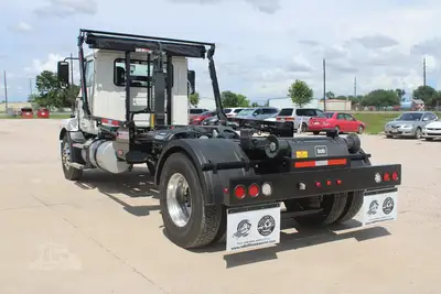 New | in-Stock 2025 MACK MD6 Hooklifts & Roll-Offs Texas US | Roll Off Truck World #1491879