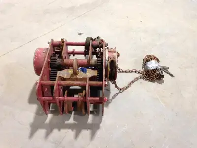 Chester Zephyr 1.5 Ton Chain Hoist with a Beam Trolley manual