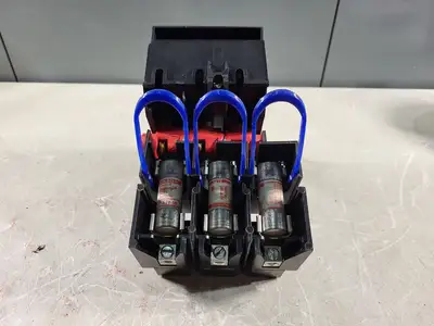 Disconnect Switch w/ 3 Times 15 Amp Fuse AJT15