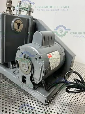 USED WELCH 1402 DUOSEAL BELT-DRIVEN ROTARY VANE VACUUM PUMP 115/230V
