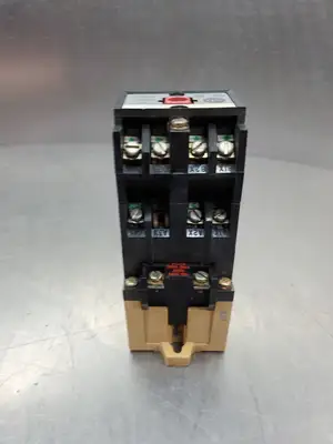 USED Allen-Bradley 700-P000A1 Ser B AC Relay