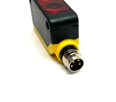USED BANNER ENGINEERING WORLD-BEAM FIXED-FIELD PHOTOELECTRIC SENSOR M8 4-PIN