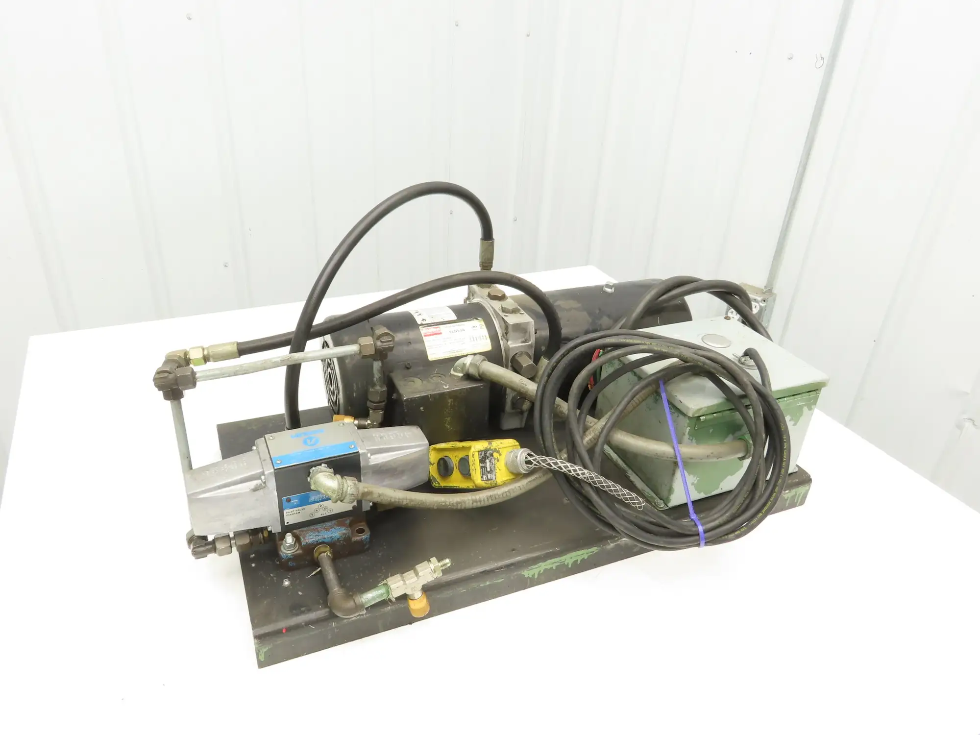 Dayton Haldex 4F683A Hydraulic Power Unit 1.5Gal 1GPM 1500psi 1Hp 460V w/Pendant