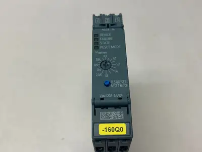 USED SIEMENS SIRIUS REVERSING STARTER, SCREW-TYPE MISSING COVER