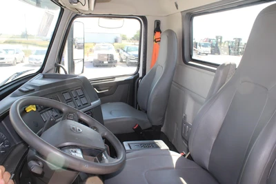 Used 2019 VOLVO VHD64B200 Vacuum Truck Texas US | Roll Off Truck World #1491998