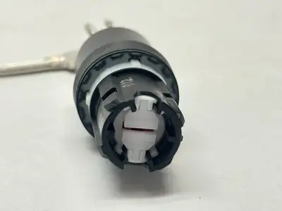 3SU1000-5BC01-0AA0 | Siemens  2-Position Keyed Switch Head Momentary 22mm - New Other