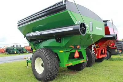 New | in-Stock 2025 E-Z TRAIL 550 Grain Carts Pennsylvania US | Zimmerman Farm Service #1409942