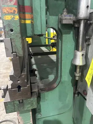 USED ACCURPRESS 713012