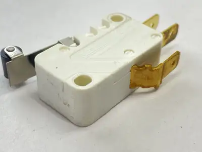 Used Crouzet Miniature Snap-Action Microswitch 1/2HP 125/250VAC LOT OF 5 Relays & Switches Michigan US | Maverick Industrial Sales #1395459
