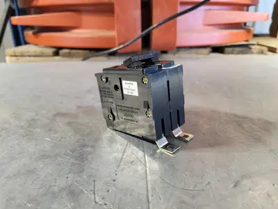 NEW CUTLER-HAMMER BAB2020H