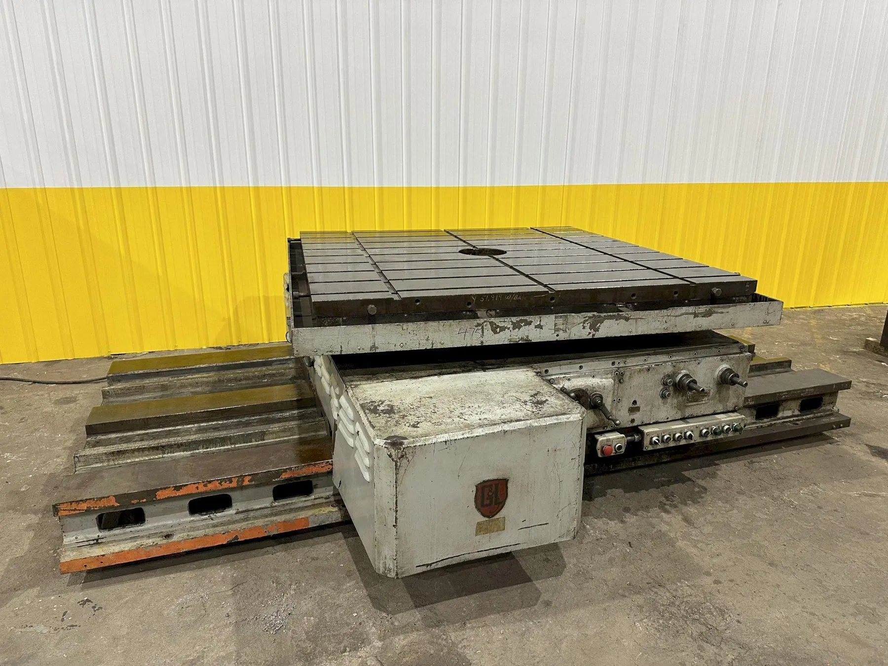 72" X 72" GIDDINGS & LEWIS (G&L) T-SLOTTED POWERED ROTARY TABLE W/ 72" POWERED INFEED SLIDE: STOCK #19731