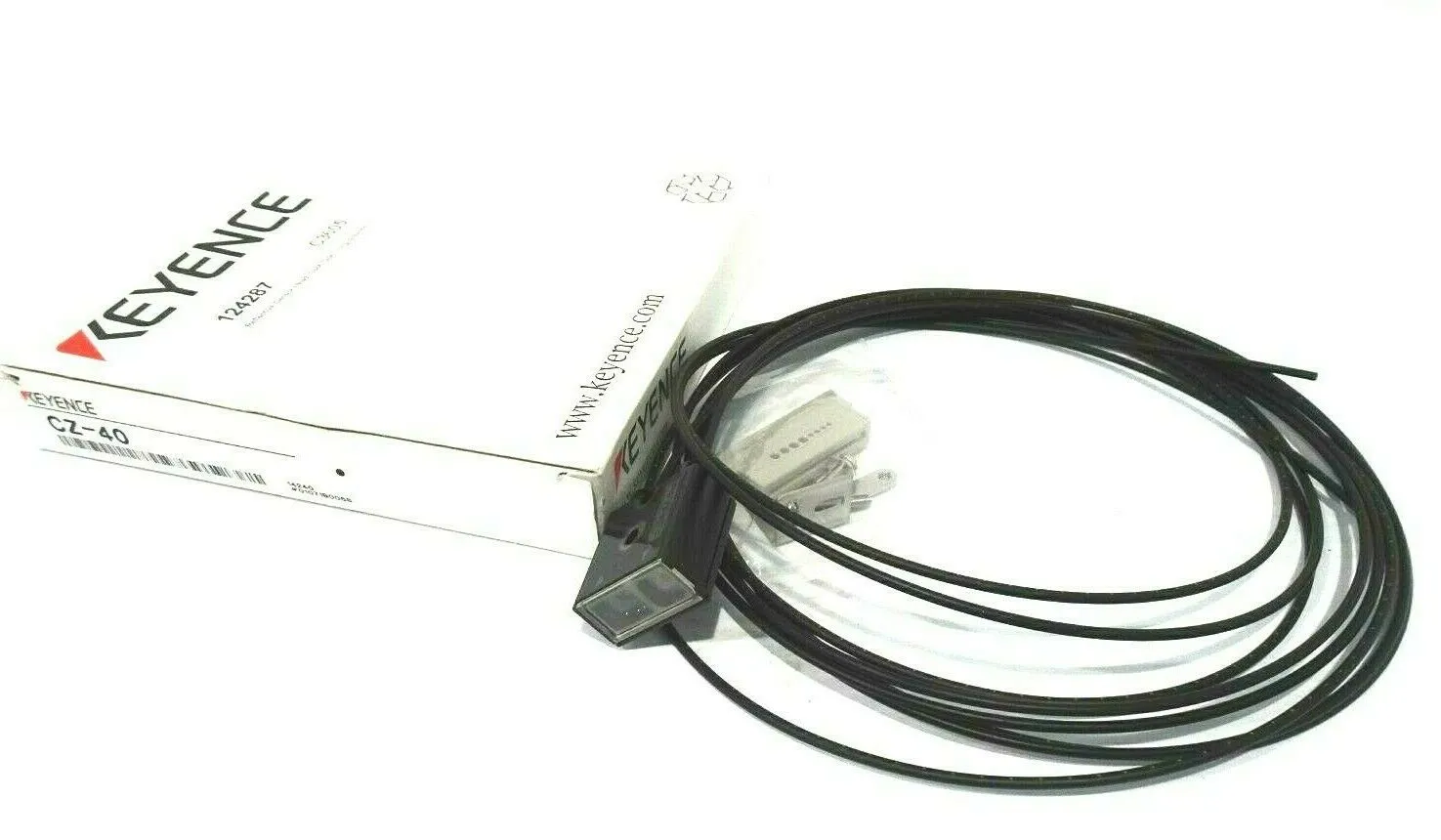 NEW KEYENCE CZ-40 PHOTOELECTRIC SENSOR CZ40