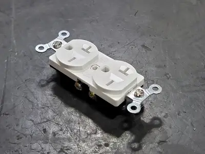 20A 250V Duplex Receptacle White (Box of 77)