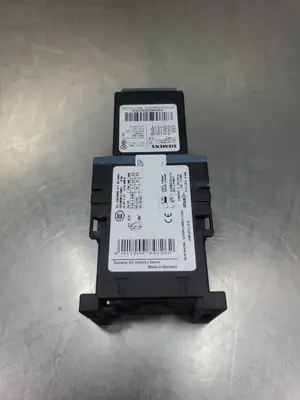 SIEMENS 3RT20171BB443MA0 Contactor w/A8E56200509430 Auxiliary Contactor. 4E4