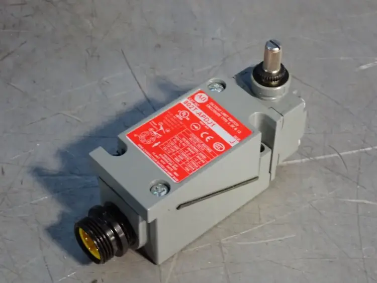 Used ALLEN BRADLEY 802TAPDJ1 Relays & Switches Ohio US | HGR 24 #1129939