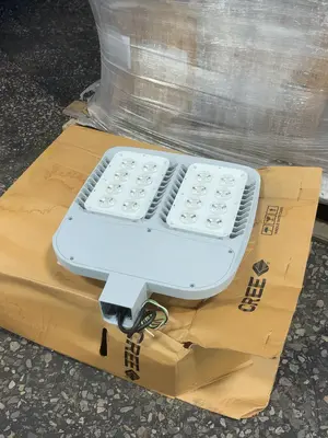 USED CREE LIGHTING OSWANM60DT40KULSV