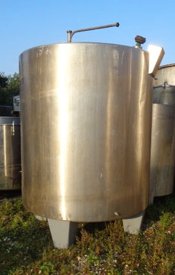 4,500L S/S Vertical Enclosed Mixer 1.1 kW