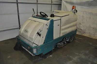 USED TENNANT 8300
