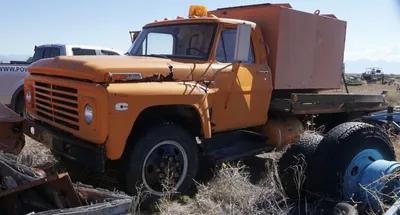 USED FORD TRUCK F617
