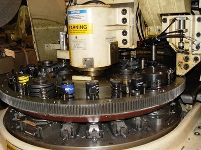 USED 1992 STRIPPIT FABRI-CENTER