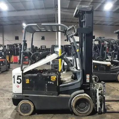 USED 2019 CROWN FC5225-60