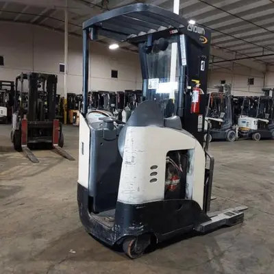 USED 2017 CROWN RR5725-45