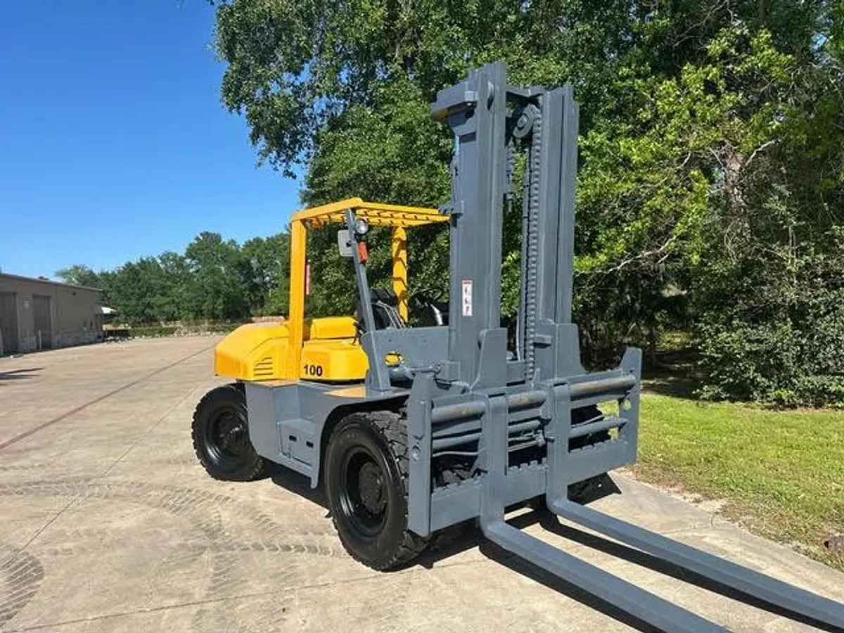 USED 2010 TCM FD100-2