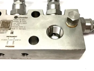 USED AS-SCHNEIDER STAINLESS STEEL 5-VALVE MANIFOLD 6092PSI/420BAR