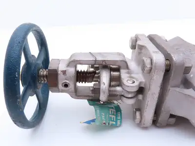 Powell 2474 Stainless Globe Valve 1-1/2" Socket Weld 200 WOG Rising Stem