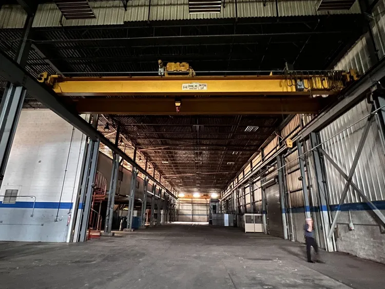 R & M Crane Cranes / Bridge & Overhead | Universal Press & Machinery (UPM)