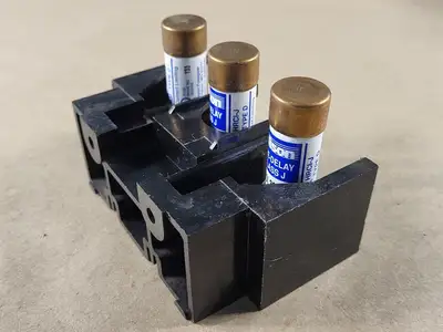 Disconnect Switch w/ 3 Times 30 Amp Fuse JDL30