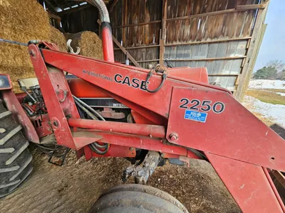 1988 Case International 585 tractor with loader | Iron Listing (10)