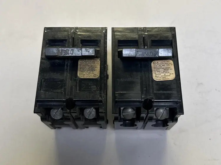 Used CROUSE-HINDS MP220 Miscellaneous Equipment (Electrical & Power) | Surplus Asset Holdings #1201452