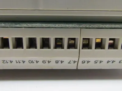 Schneider 170AD135000 TSX Momentum Base I/O Base 24VDC-32PT Out