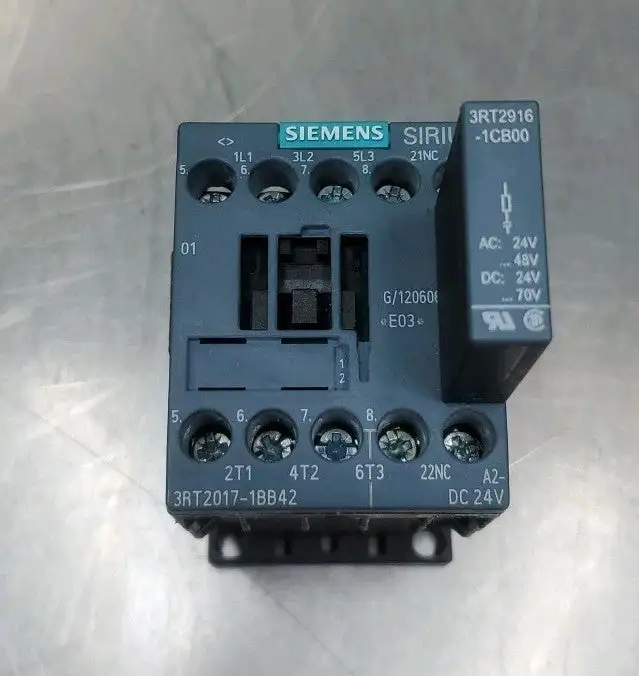 SIEMENS 3RT20171BB42 Contactor w/3RT29161CB00 Auxiliary Contact. 4E4
