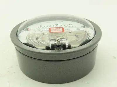 Dwyer Magnehelic WO3Z Differential Pressure Gauge Two 1/8" NPT Plugs 0-20" H20