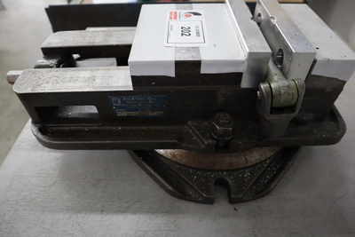 Used KURT WORKHOLDING SOLUTIONS D675 Vises Minnesota US | Machinesused.com #1383924