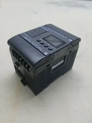 USED KEYENCE KV-16AT