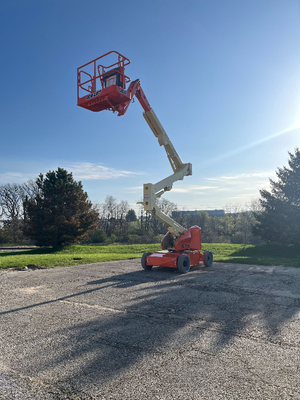 USED 2016 JLG E450AJ