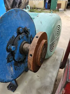 USED 1993 GOULDS 3196XL