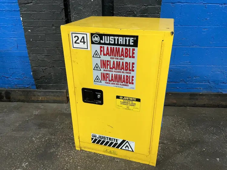 Used JUSTRITE _UNKNOWN_ Cabinets Ohio US | HGR 24 #1185703